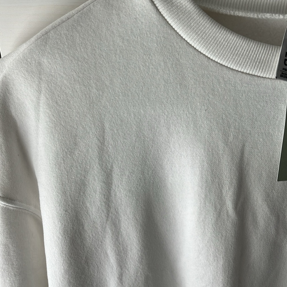 H&M | Sweater - Picture 2 of 3